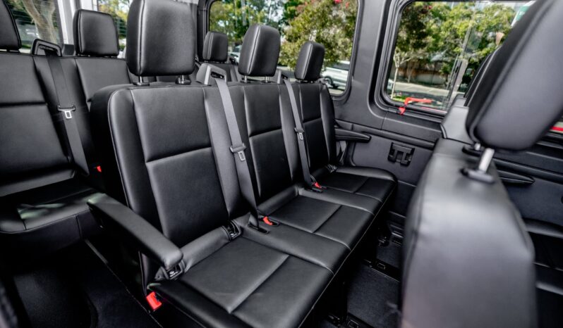 
								2024 Silver Mercedes Sprinter full									