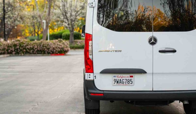 
								2025 White Sprinter -15 full									