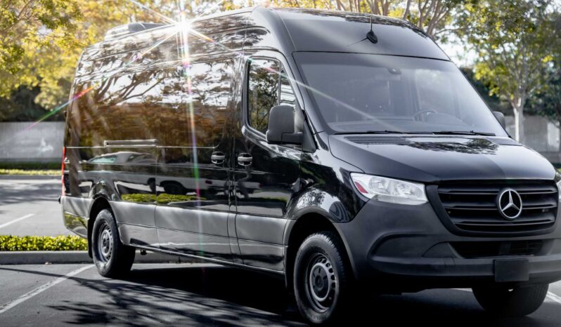 
								2024 Black Sprinter 2500 full									